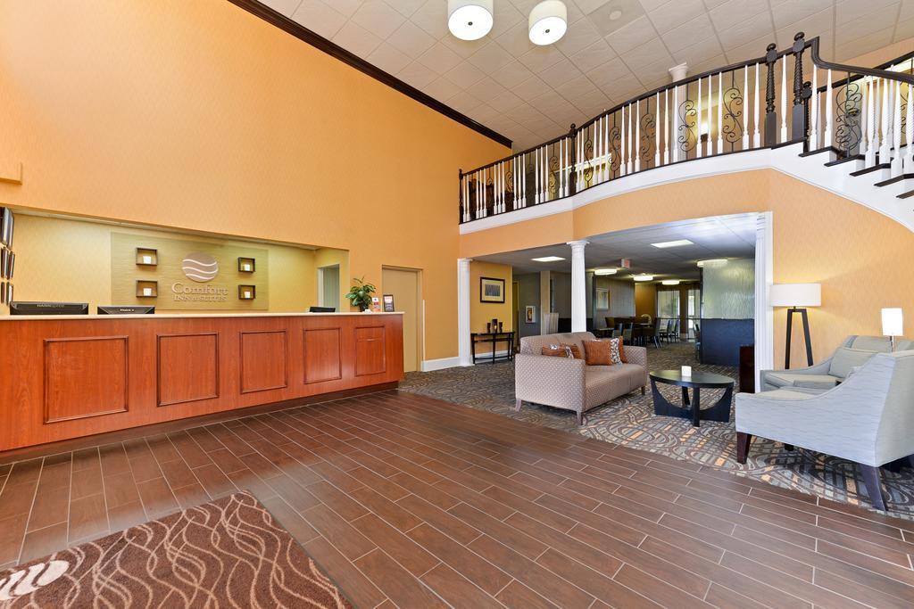 Comfort Inn & Suites At Stone Mountain Exterior foto